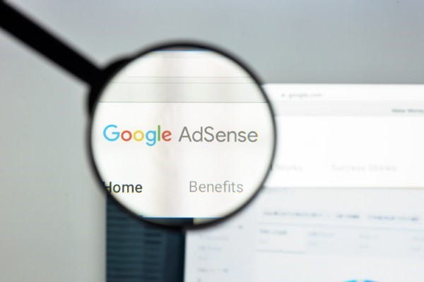 Quảng cáo với Google AdSense là cách kiếm tiền bằng cách lập trang web phổ biến nhất