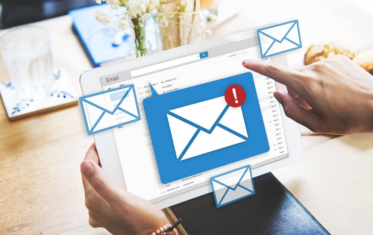 Gửi email cá nhân hóa đến từng khách hàng