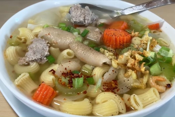 Nấu da heo với canh hoặc súp